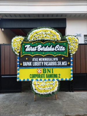 Papan Bunga Duka di Buru Selatan