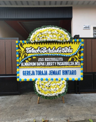 Papan Bunga Duka di Buru Selatan