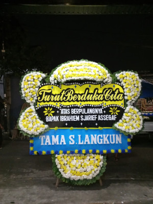 Papan Bunga Duka di Buru Selatan