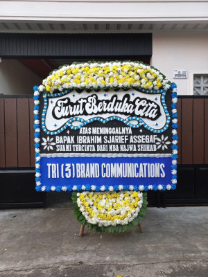 Papan Bunga Duka di Buru Selatan